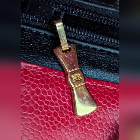 Nina Ricci Paris calf Skin Leather Bag with Gold Chain - Picture 8 of 11